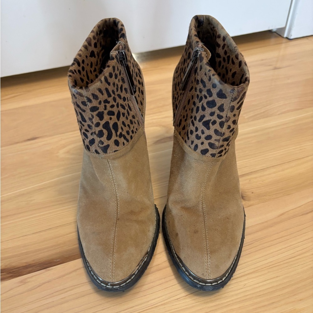 Donald Pliner Tan Ankle Boot Womens Sz 9 Suede Leather Leopard Print Y2K - Picture 4 of 10